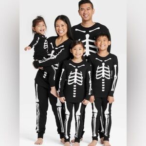 BRAND INC. 2 PC SKELETON PAJAMA SET - BLACK MULTI SIZES (NEW WITH TAGS)
.
